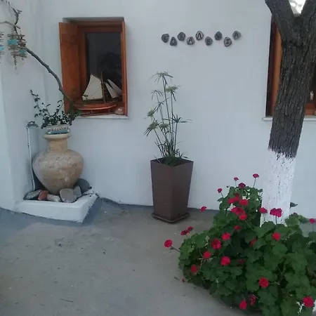 Charming Seafront Studio Seaside Serenade Fogadó